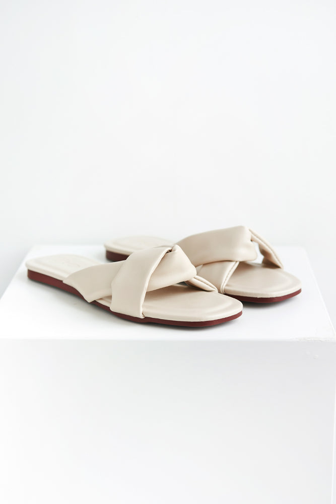 Arly Twist Sliders in Cream