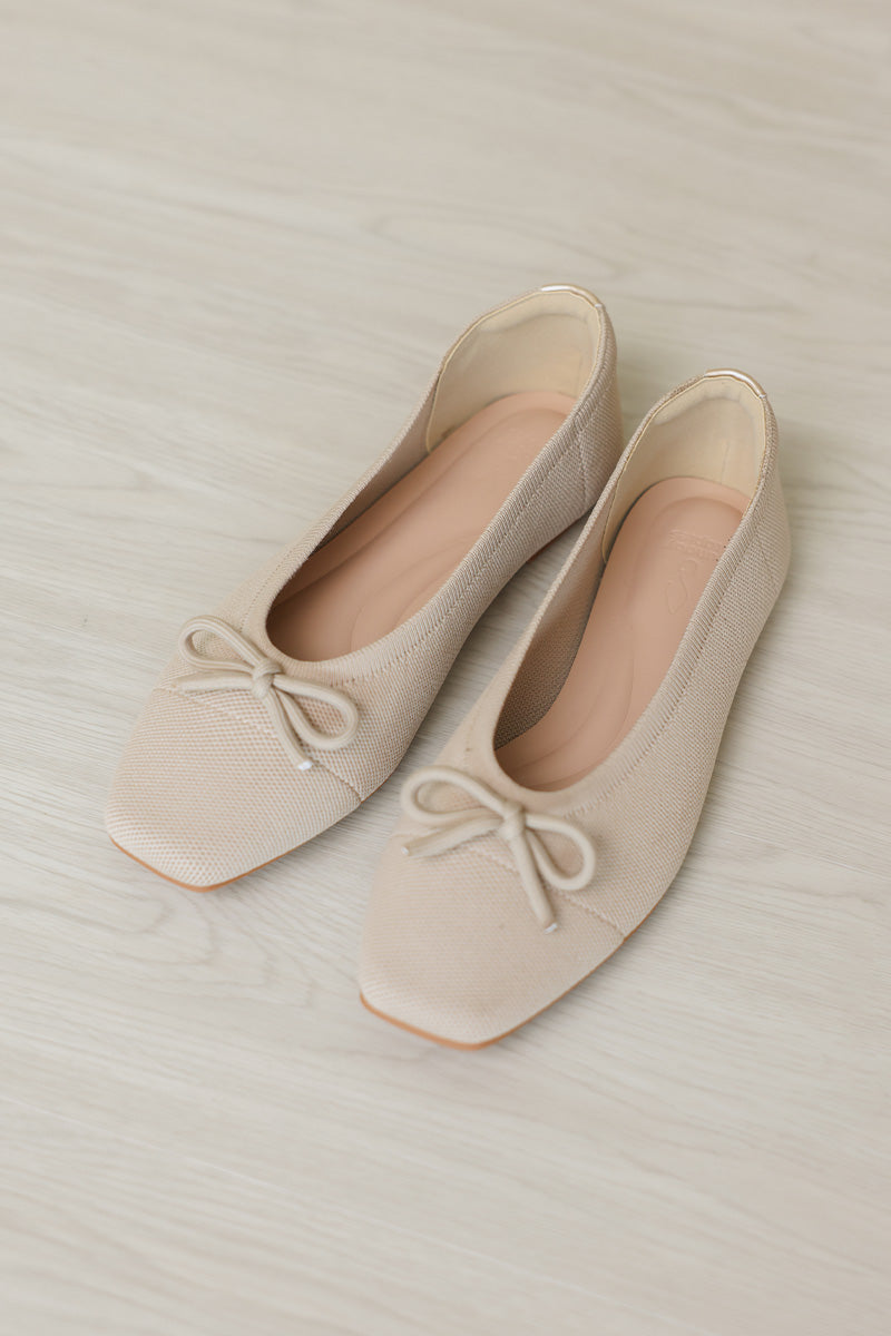 Balleta Cloud Flyknit Flats in Beige
