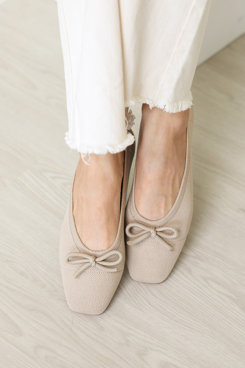 Balleta Cloud Flyknit Flats in Beige