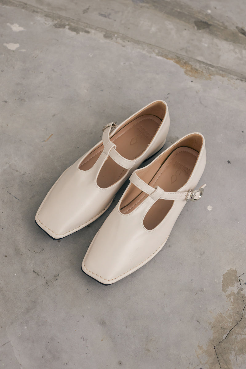 Bentley Maryjane Flats in Cream