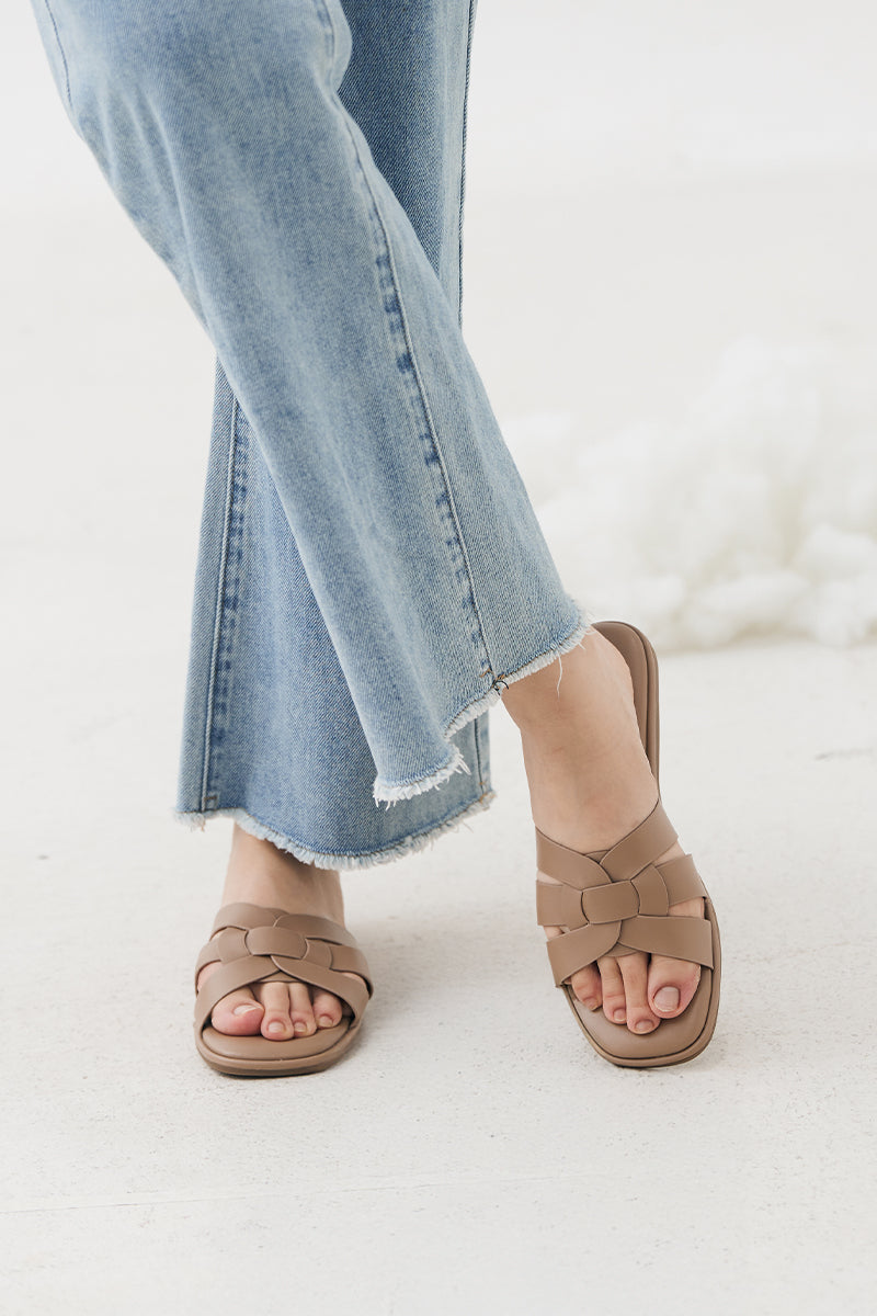 Bondi Cloud Sliders in Taupe