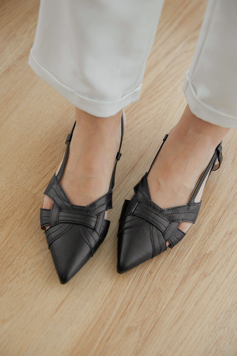 Bonnie Interlocking Flats in Black