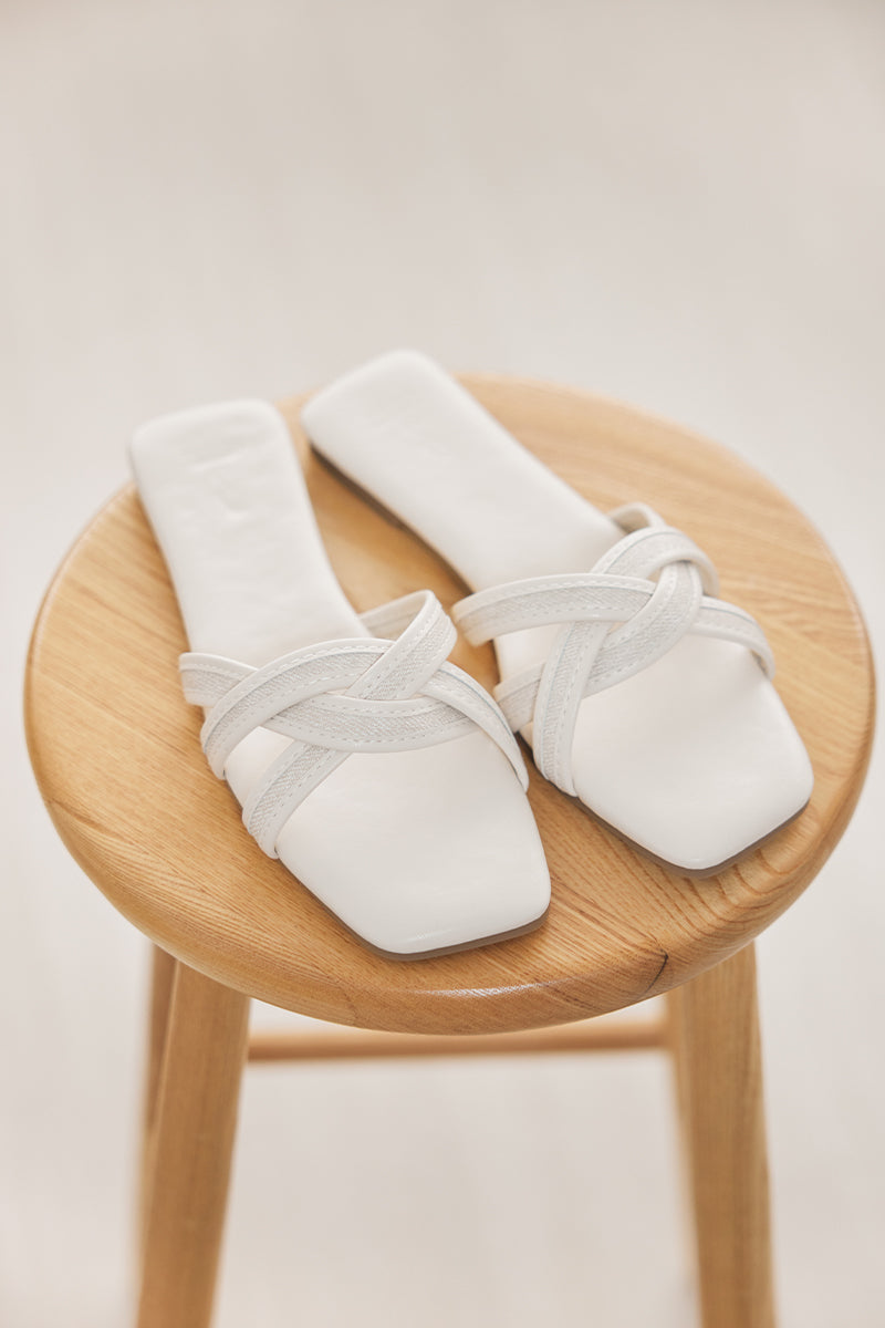 Briar Interlocking Cloud Sliders in Cream