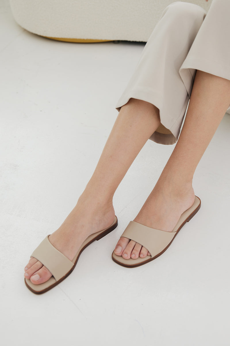 Chantal Irregular Cloud Sliders in Pale Taupe