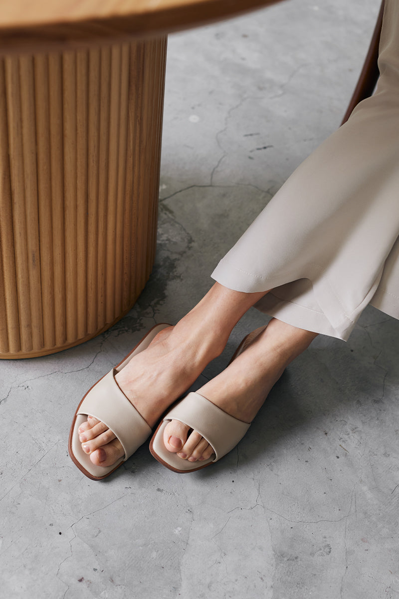 Chantal Irregular Sliders in Pale Taupe – Sunday Staples