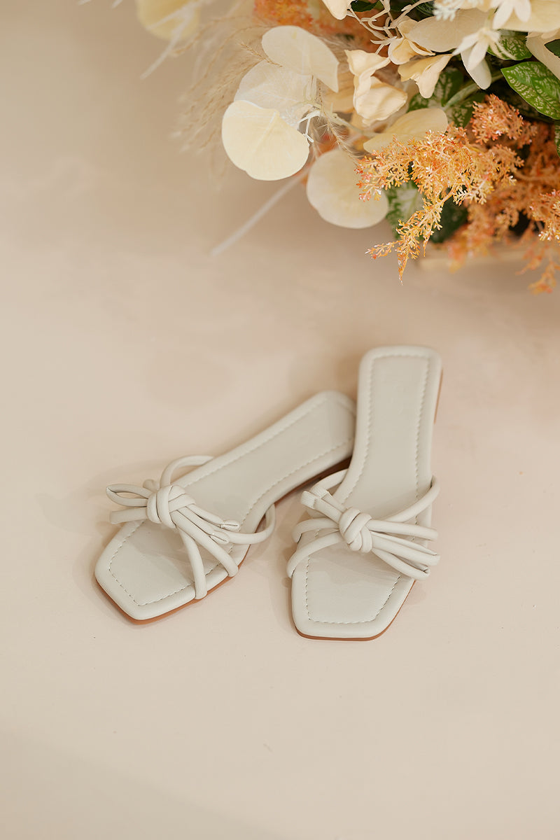 Devon Knotted Ribbon Sliders in Chalk