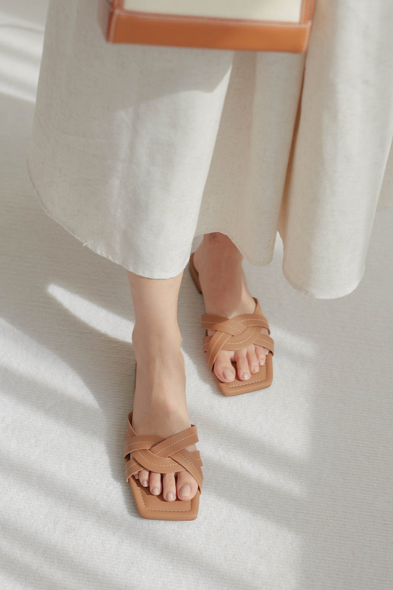 Echo Interlocking Sliders in Camel