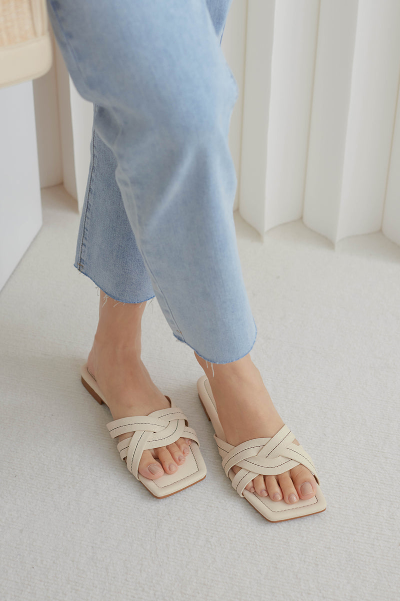 Echo Interlocking Sliders in Cream