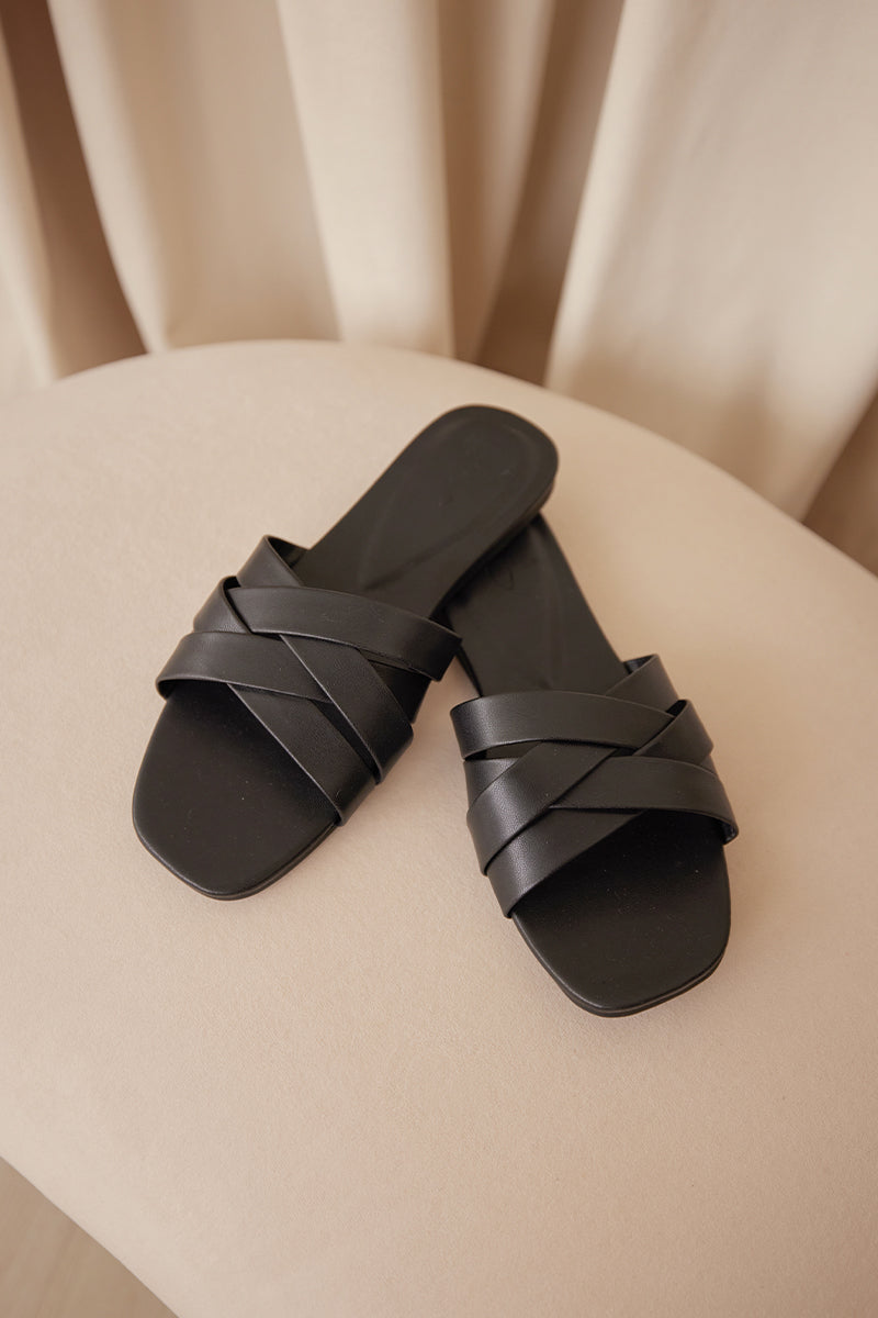 Elodie Sliders in Black