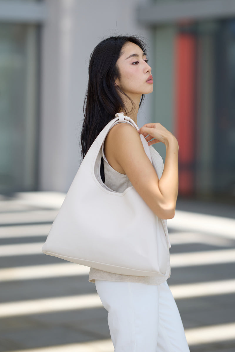 Fuji Hobo Bag in Snow