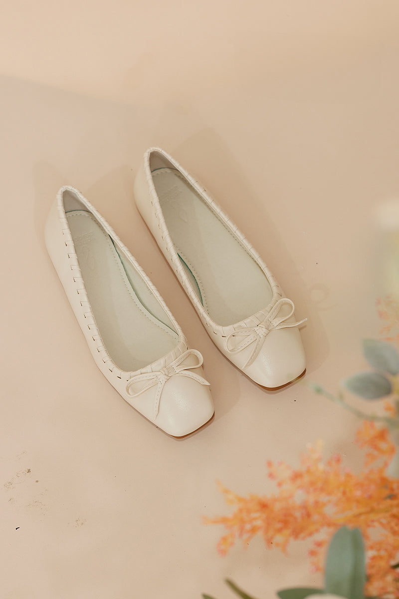 Harper Whipstitch Ballet Flats in Cream