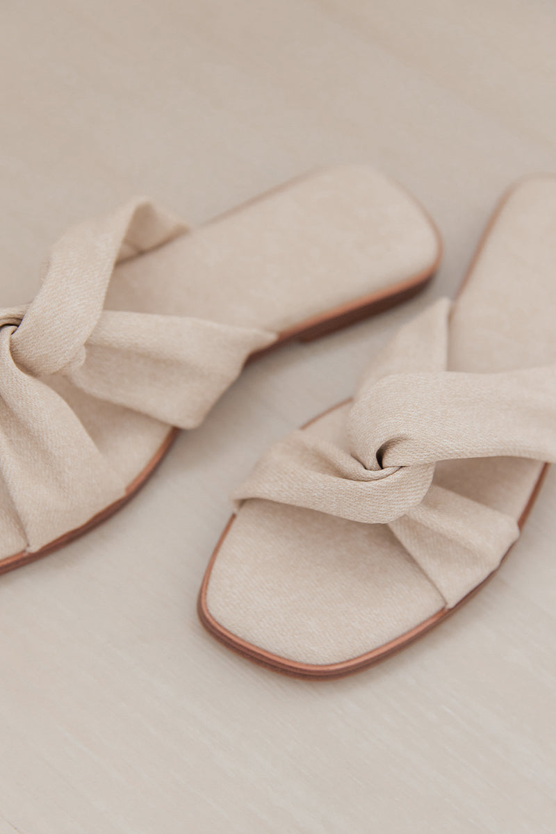 Jessa Cloud Sliders in Waterproof Linen