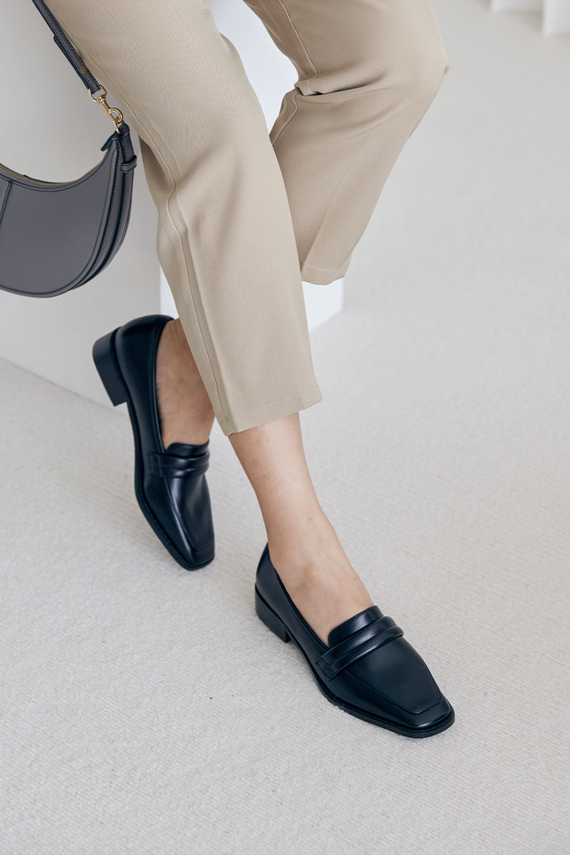 Kelly Puffy Loafers in Black