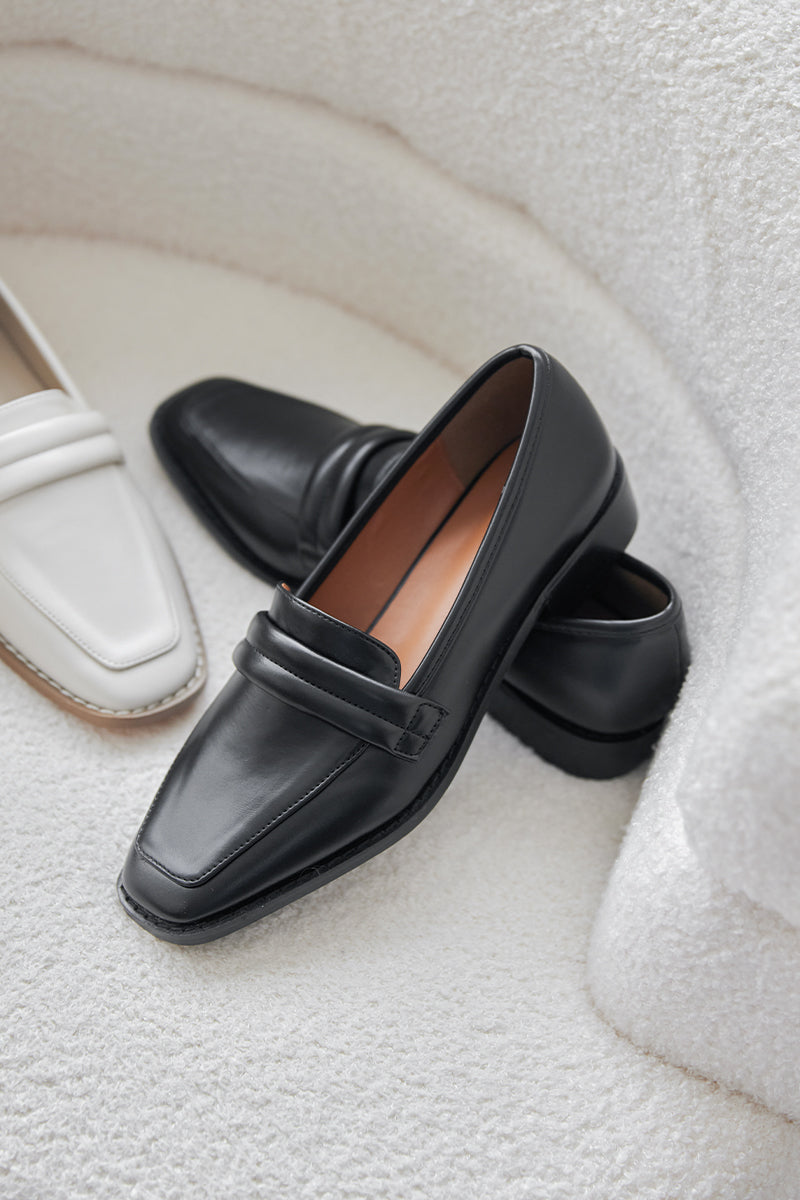 Kelly Puffy Loafers in Black