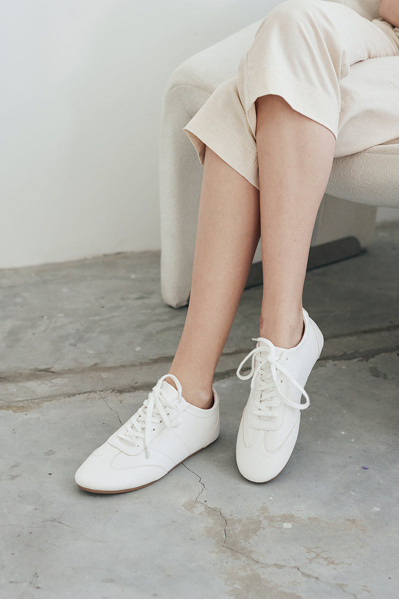 Kennedy Pebbled Sneakers in White