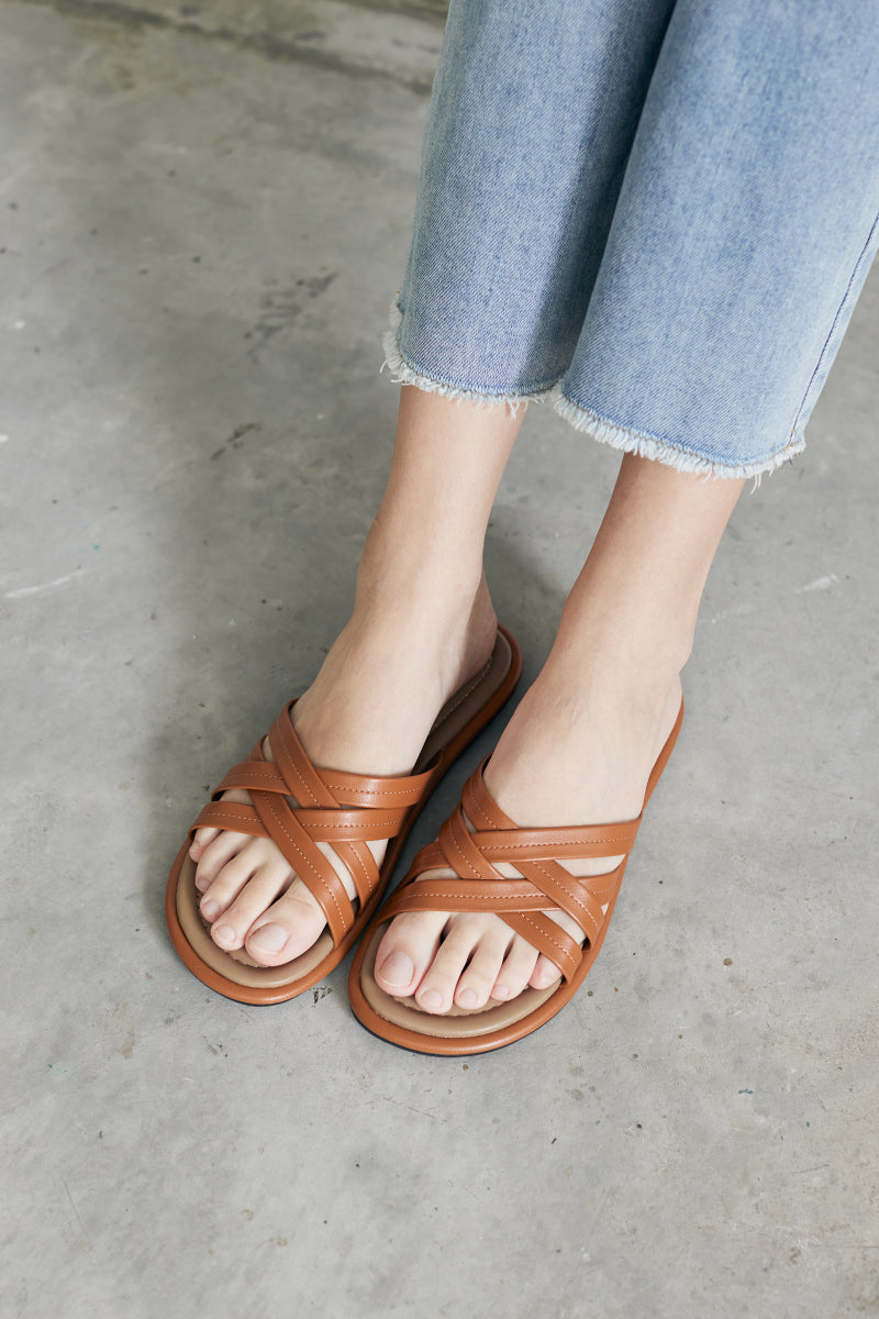 Kokoro Strappy Puffy Sliders in Camel