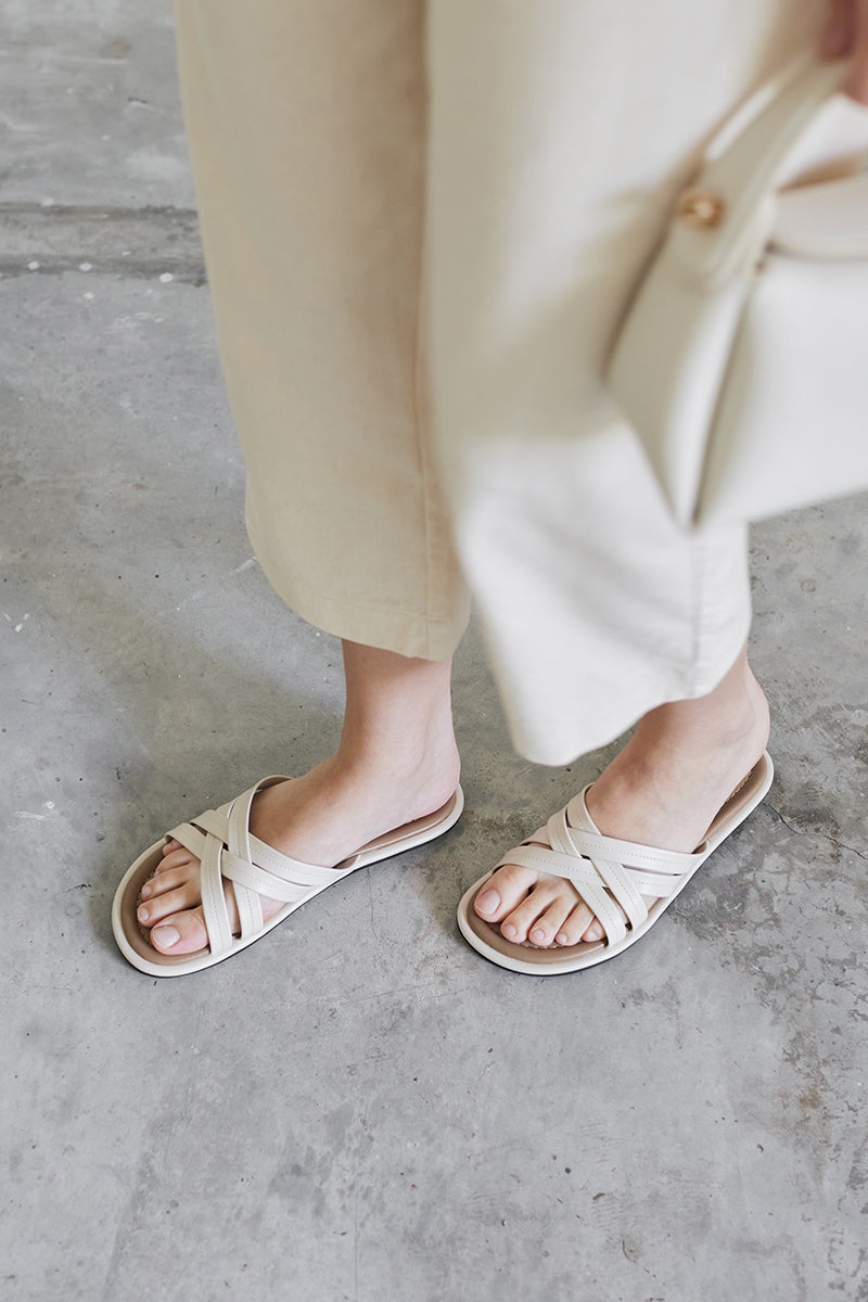 Kokoro Strappy Puffy Sliders in Cream