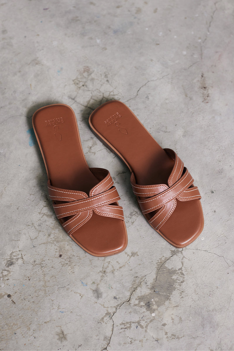 Leone Interlocking Sliders in Pecan