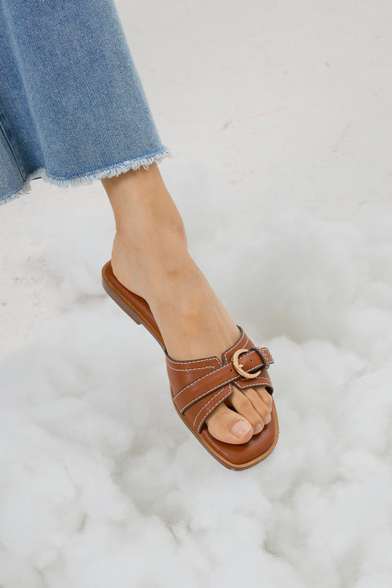 Liria Buckle Cloud Sliders in Caramel