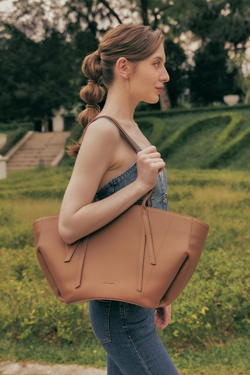 London Tote Bag in Camel