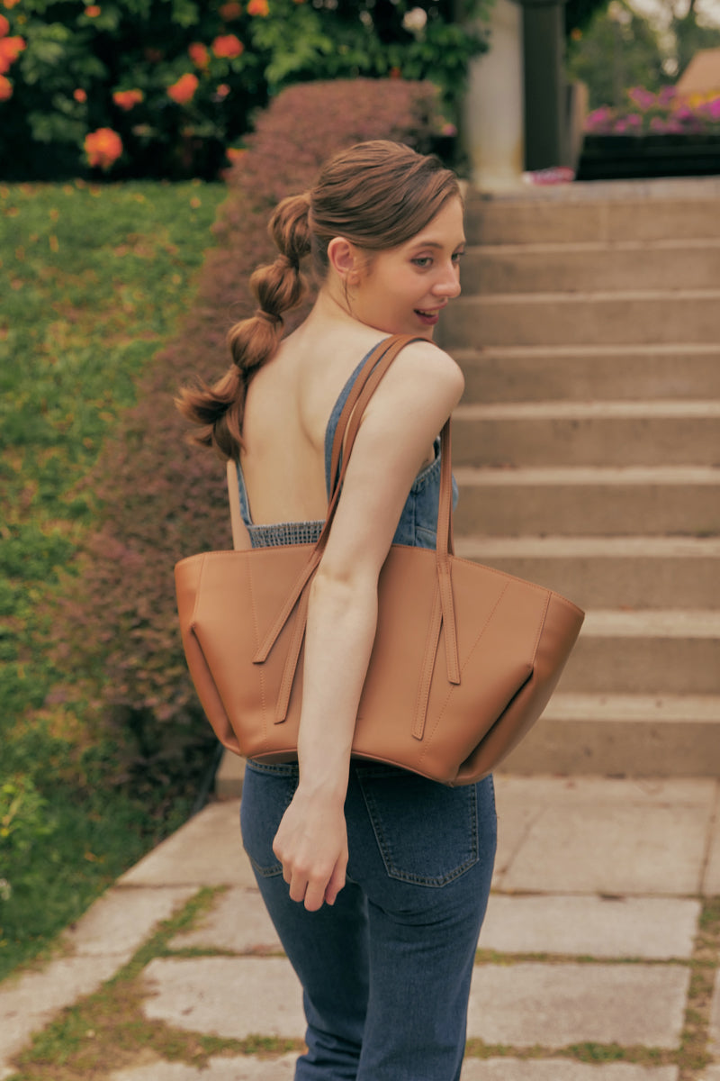 London Tote Bag in Camel