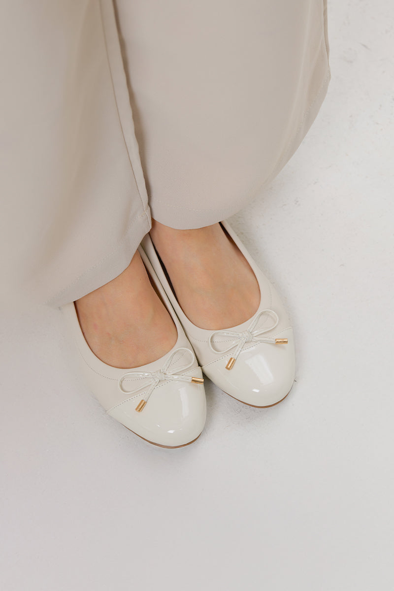 Megumi Ballet Cloud Flats in Cream