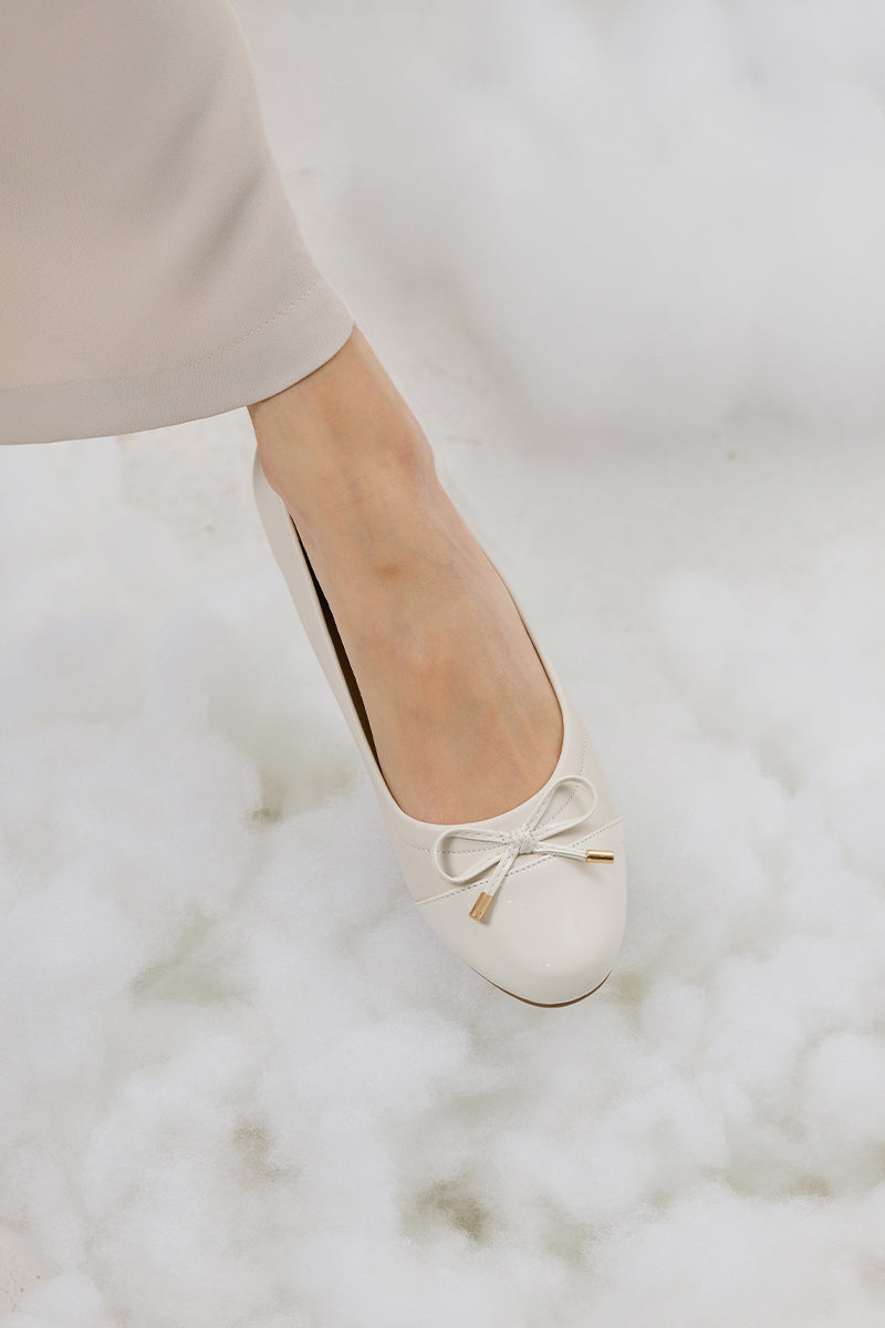 Megumi Ballet Cloud Flats in Cream