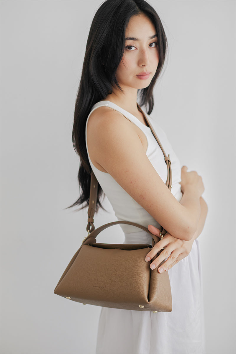 Milan 28 Top-handle Bag in Hazelnut