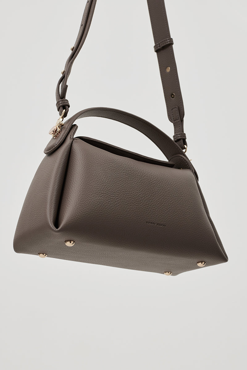 Milan 28 Top-handle Bag in Pebble