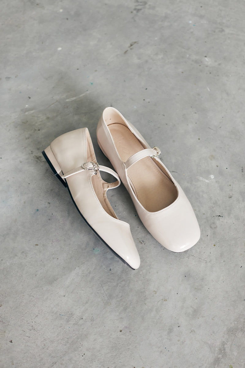 Noa Maryjane Flats in Cream