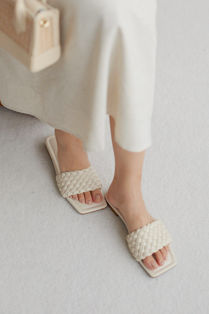 Olympia Weaved Sliders in Cream