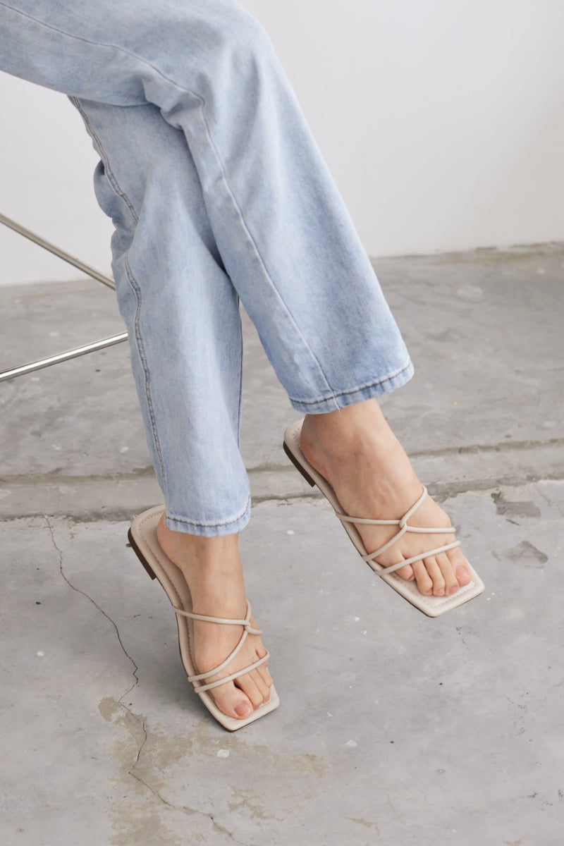 Raven Strappy Sliders in Chalk