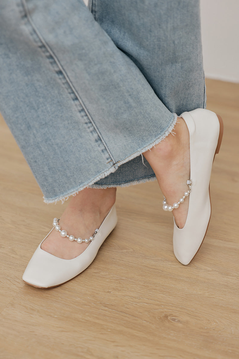 Rian Detachable Pearl Strap Flats in Cream