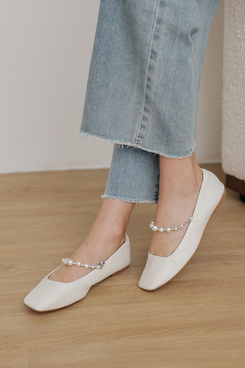 Rian Detachable Pearl Strap Flats in Cream