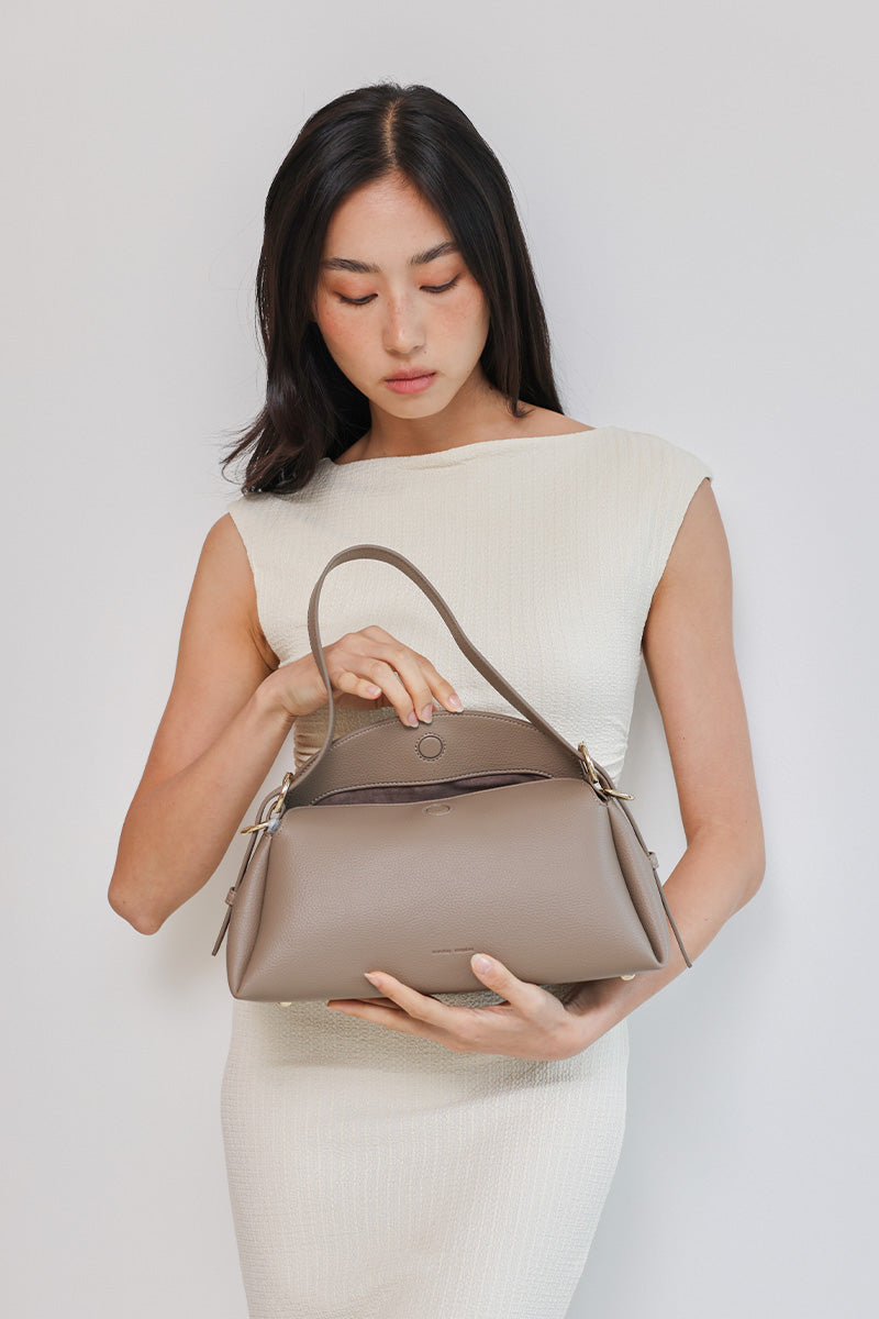 Roma Shoulder Bag in Taupe Pebbled
