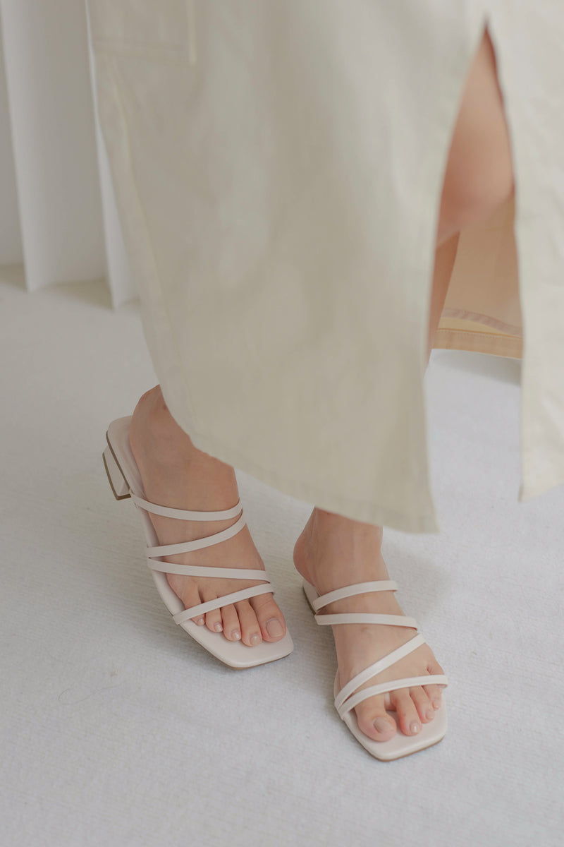 Rosalie Sliders in Cream