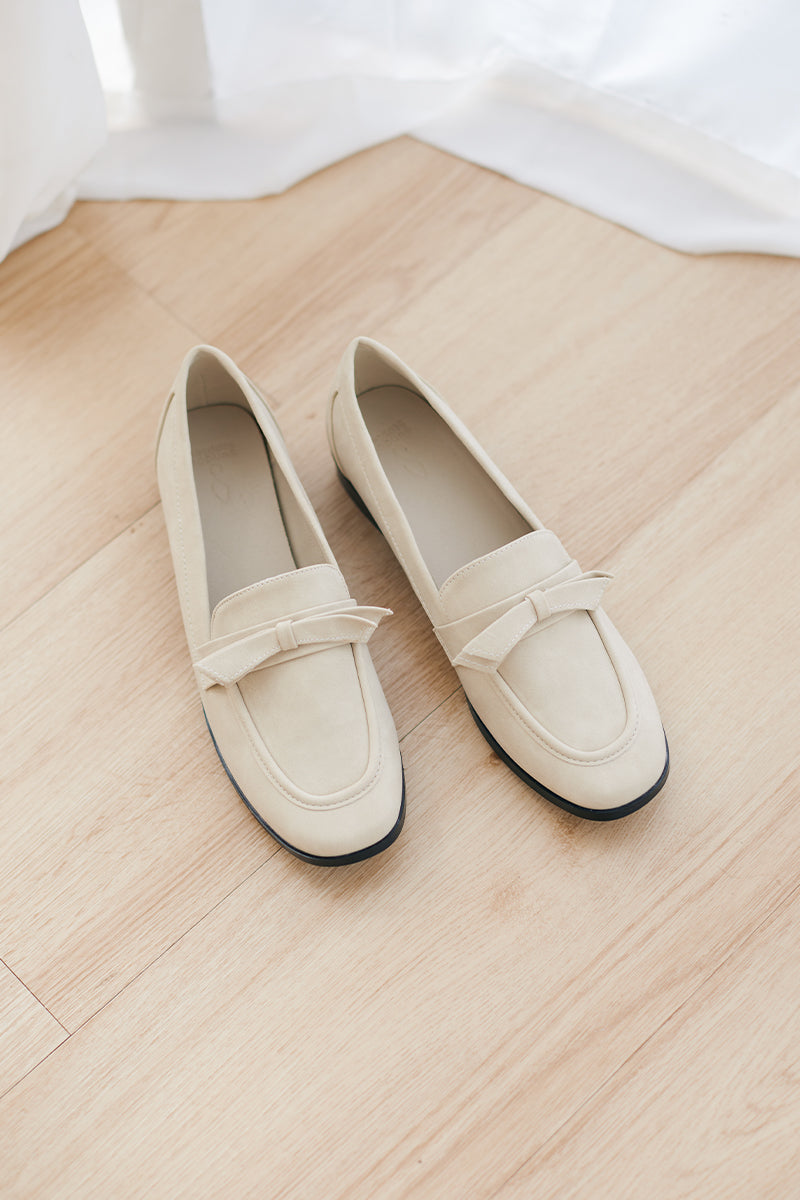 Sawyer Ribbon Loafers in Cream