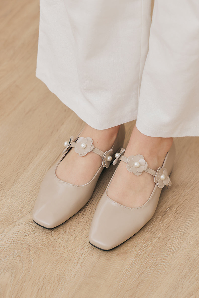Sorrel Floral Cut out Maryjane Flats in Taupe