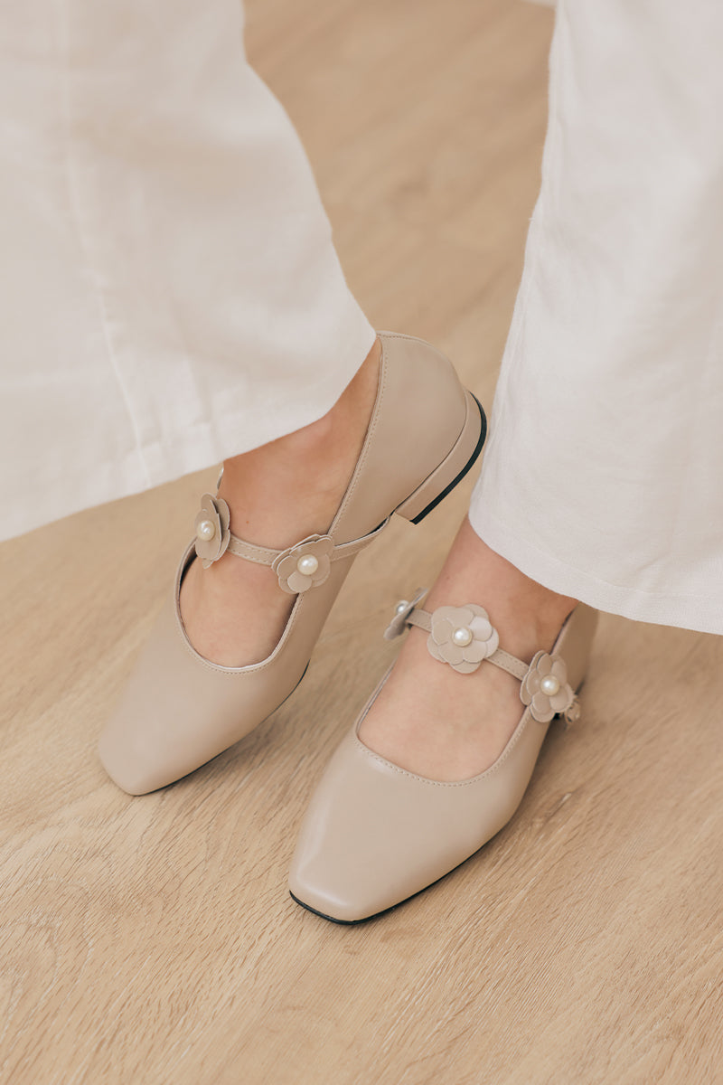 Sorrel Floral Cut out Maryjane Flats in Taupe