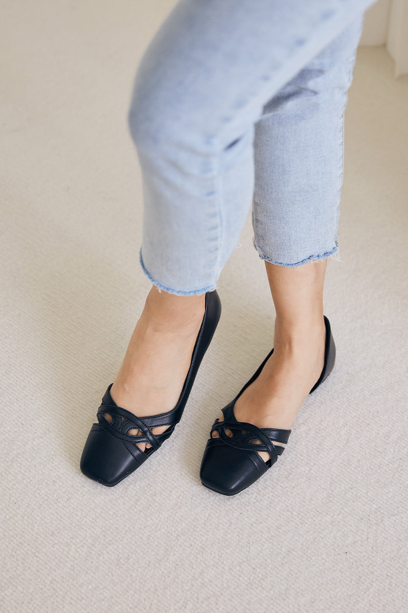 Spade Interlocking D'orsay Flats in Black