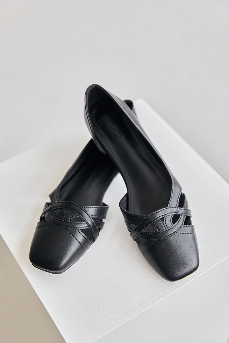 Spade Interlocking D'orsay Flats in Black