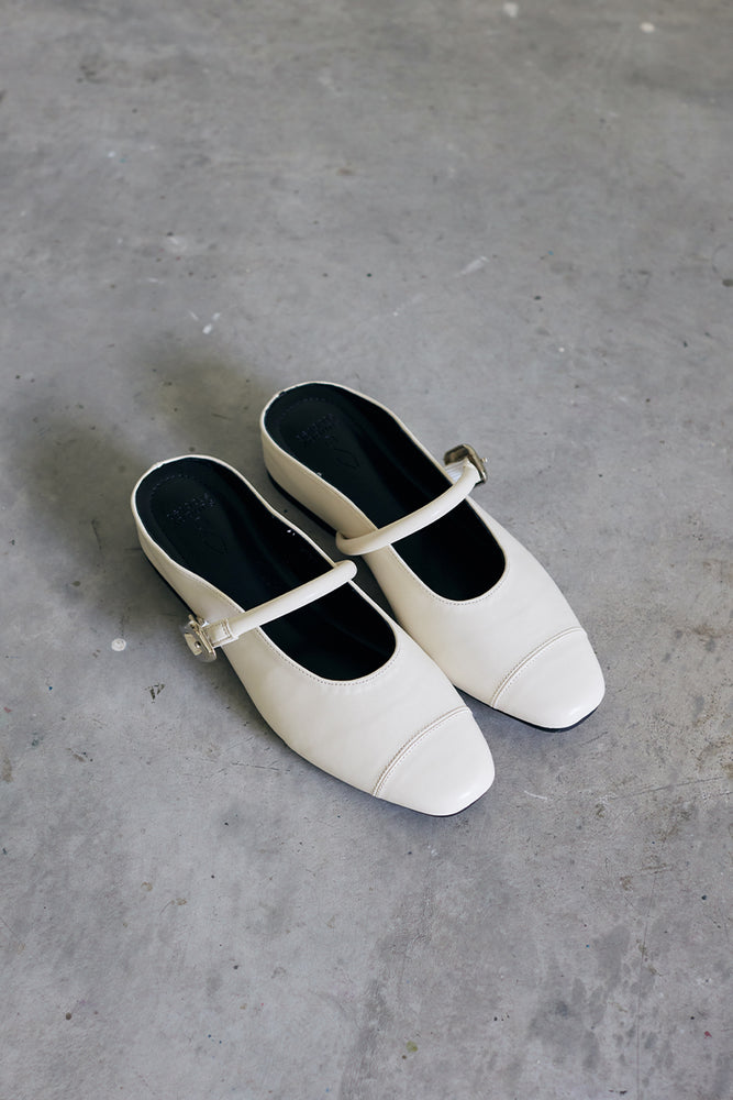 Sujin Buckle Mules in Cream