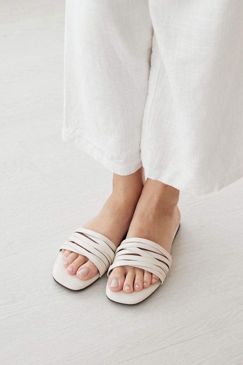 Tara Cloud Sliders in Cream