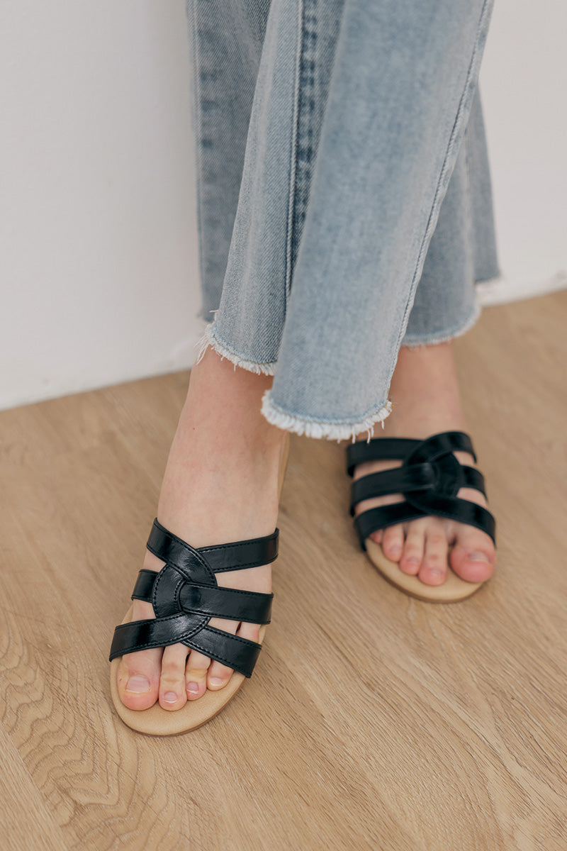 Velia Interlocking Sliders in Black