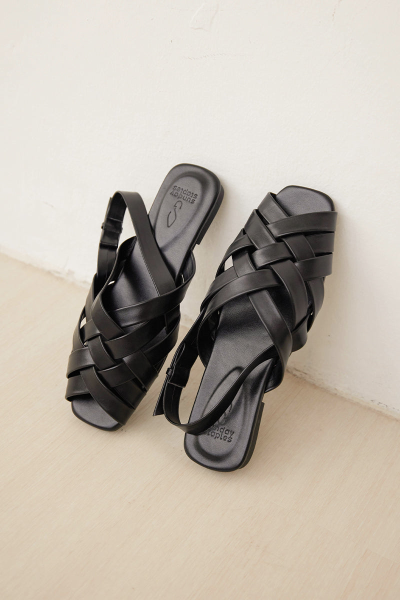 Venetta Weaved Sandals in Black