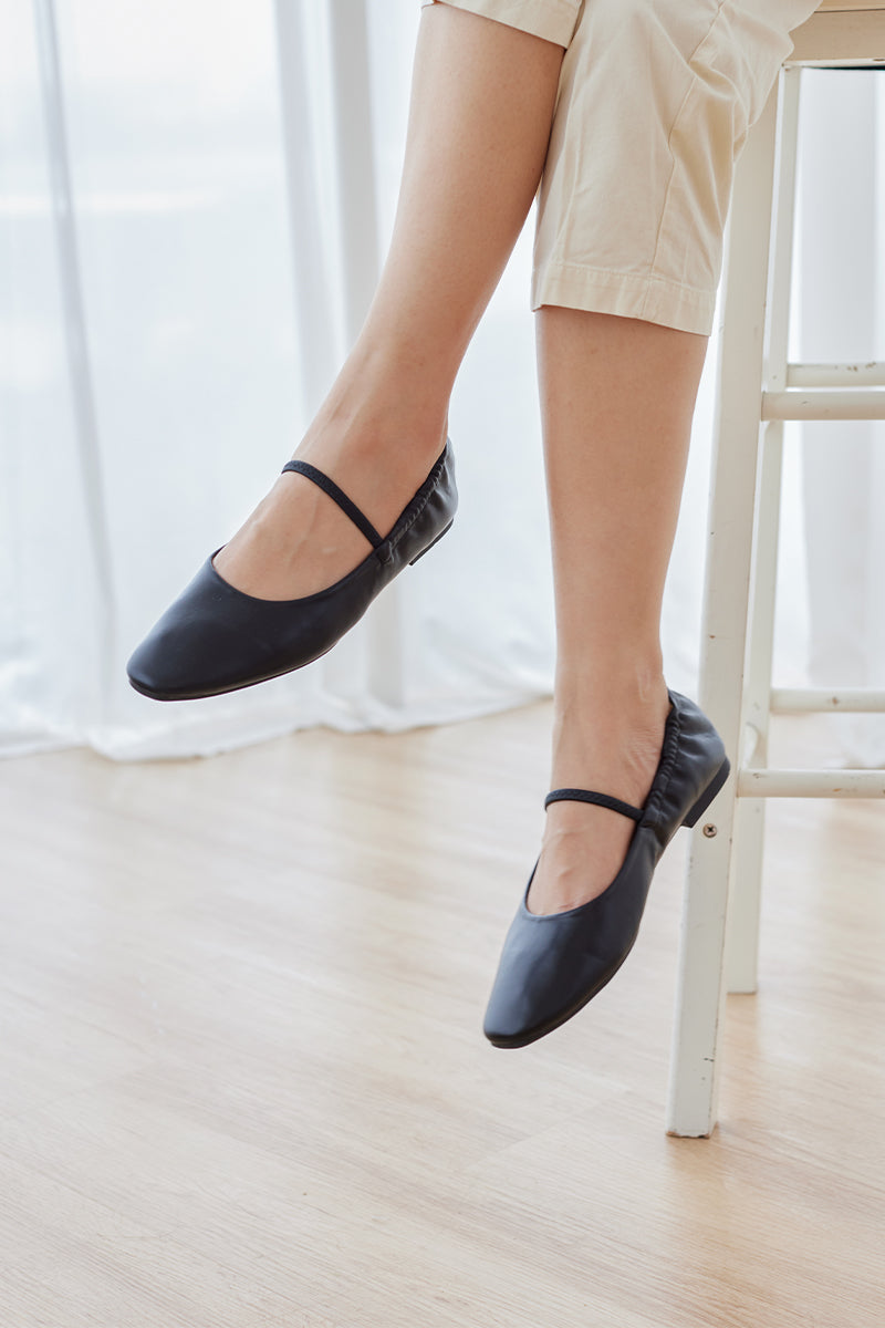 Vesta Maryjane Flats in Black