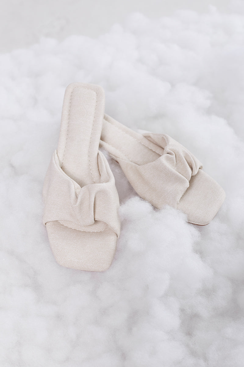 Willette Cloud Heels in Waterproof Linen