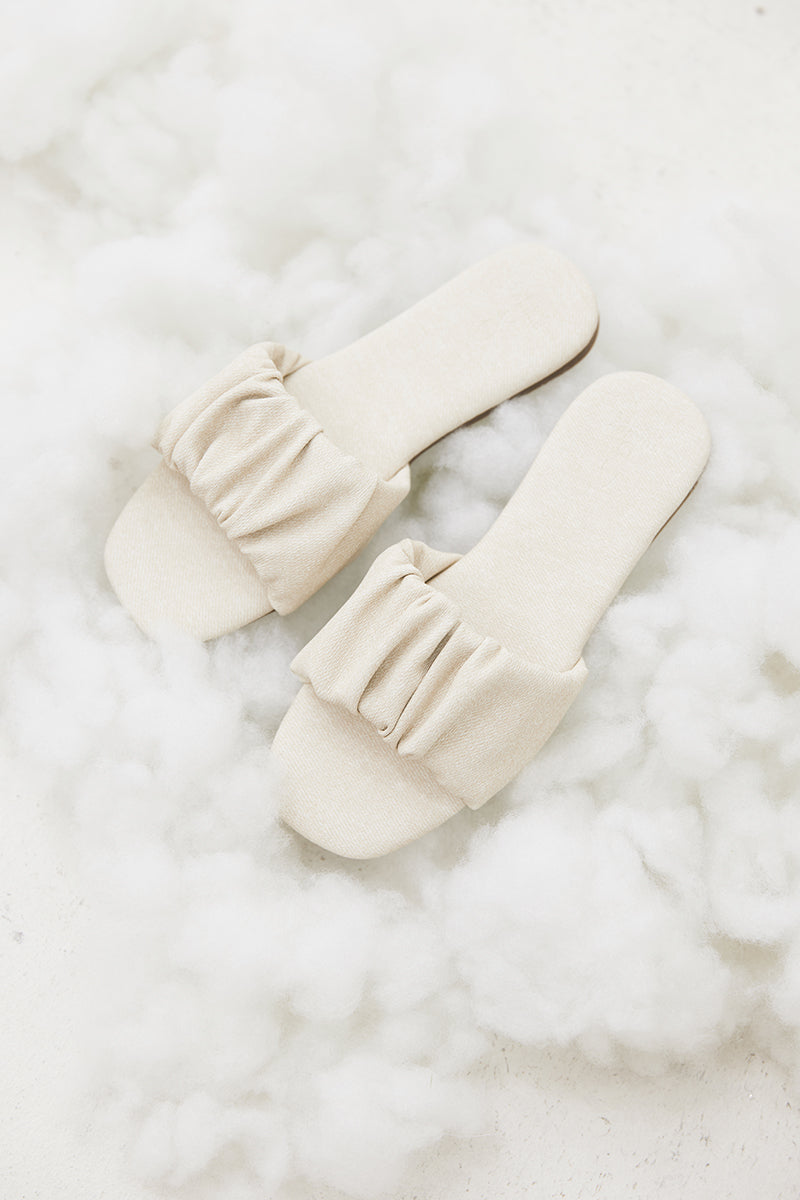 Willow Cloud Sliders in Waterproof Linen