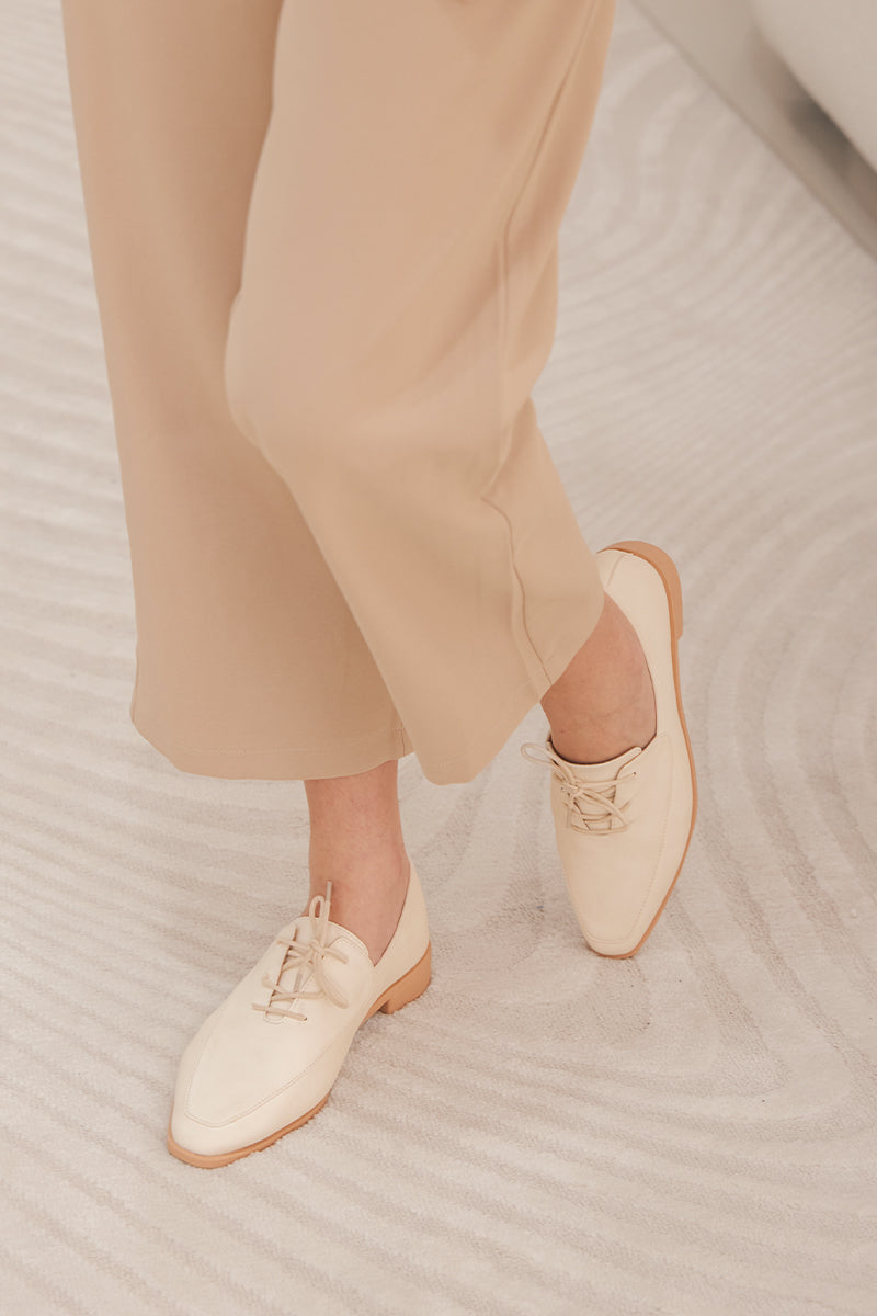 Yale Derby Shoes in Cream