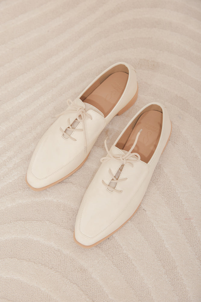 Yale Derby Shoes in Cream